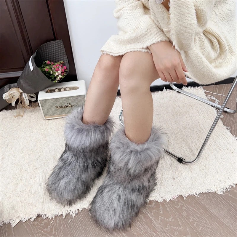 “Raccoon” fur boots