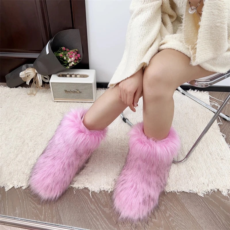 “Raccoon” fur boots